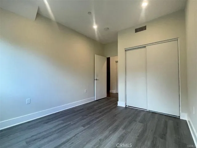 6445 Woodley Avenue 204, Lake Balboa, California 91406