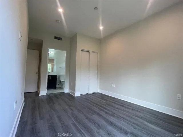 6445 Woodley Avenue 204, Lake Balboa, California 91406
