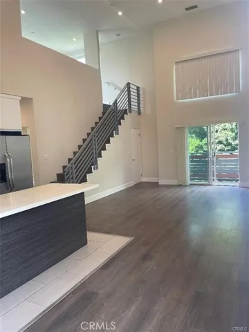 6445 Woodley Avenue 204, Lake Balboa, California 91406