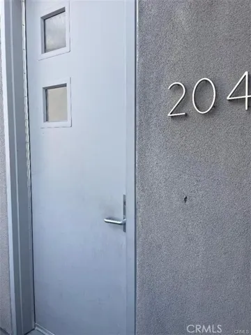 6445 Woodley Avenue 204, Lake Balboa, California 91406