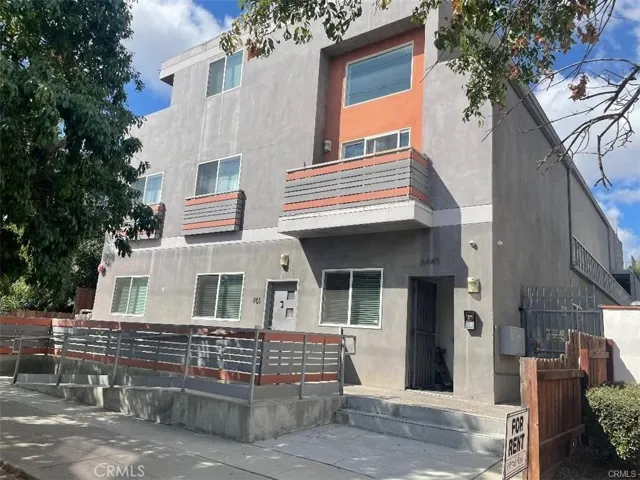 6445 Woodley Avenue 204, Lake Balboa, California 91406