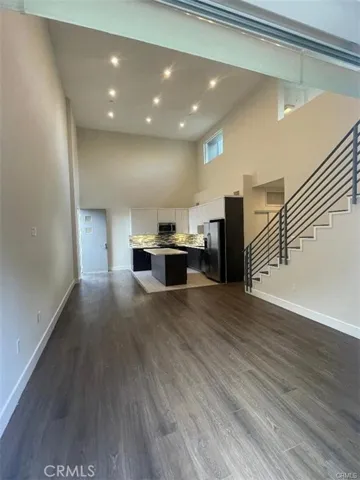 6445 Woodley Avenue 204, Lake Balboa, California 91406
