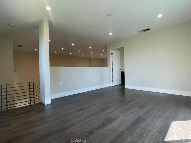 6445 Woodley Avenue 204, Lake Balboa, California 91406