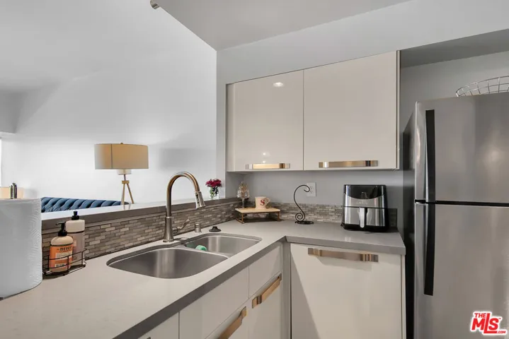 1155 N La Cienega Boulevard 1103, West Hollywood, California 90069