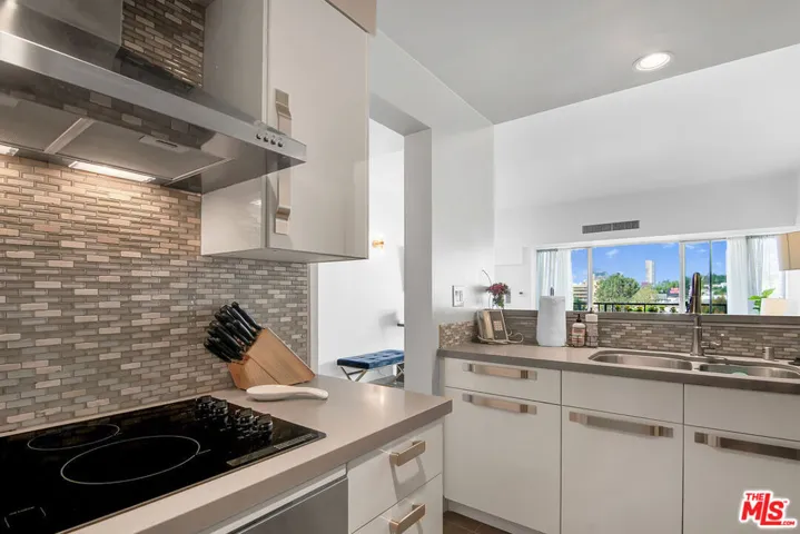 1155 N La Cienega Boulevard 1103, West Hollywood, California 90069