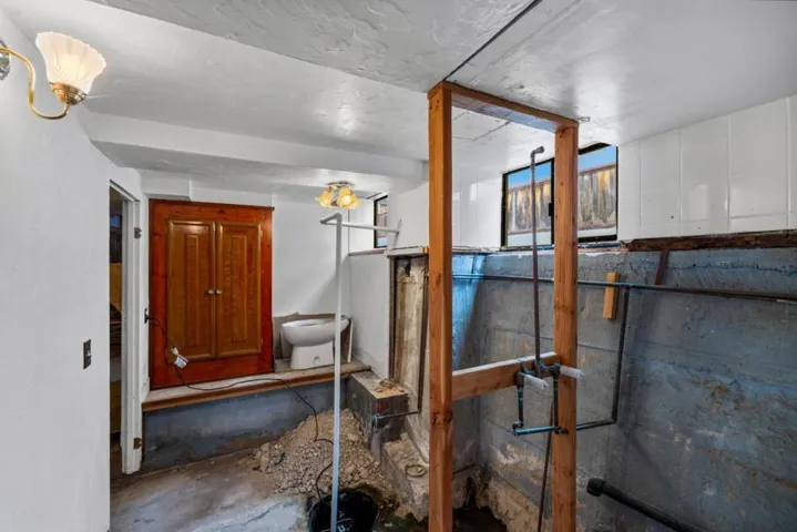 833 Hellam Street, Monterey, California 93940