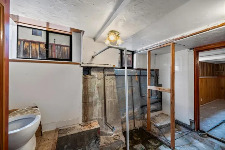833 Hellam Street, Monterey, California 93940