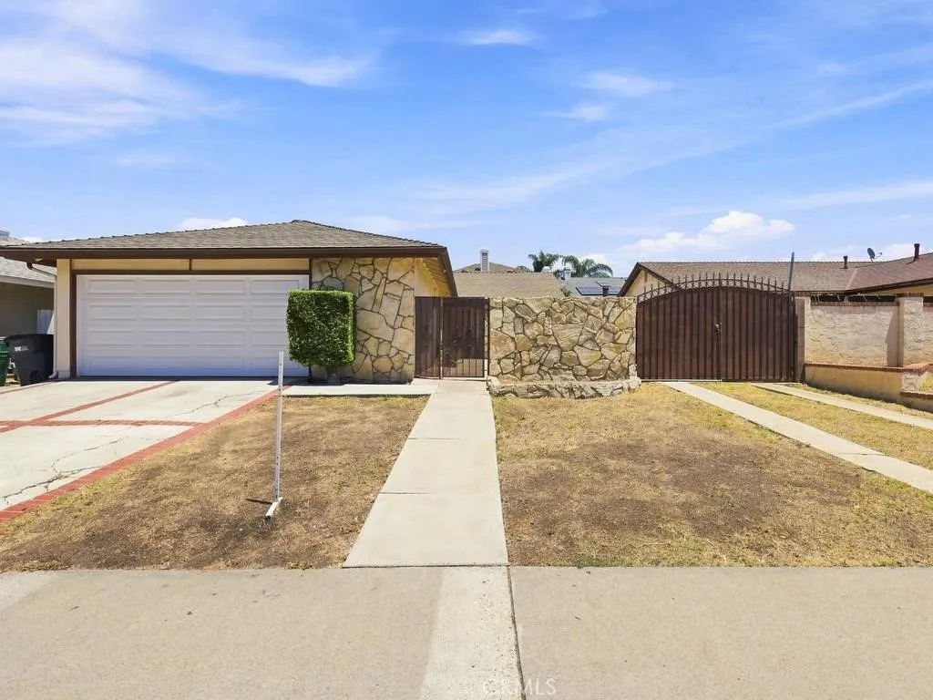 Current Yard Pic- Large Lot 5651 sq ft