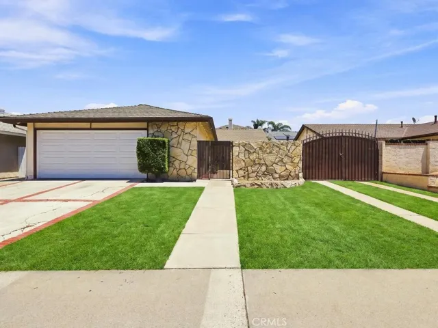 Virtually staged grass