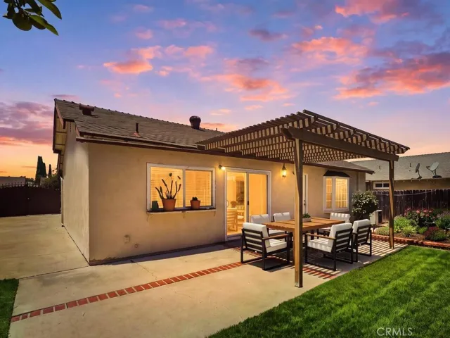 Nice-Size-Yard- Virtually staged sunset and grass