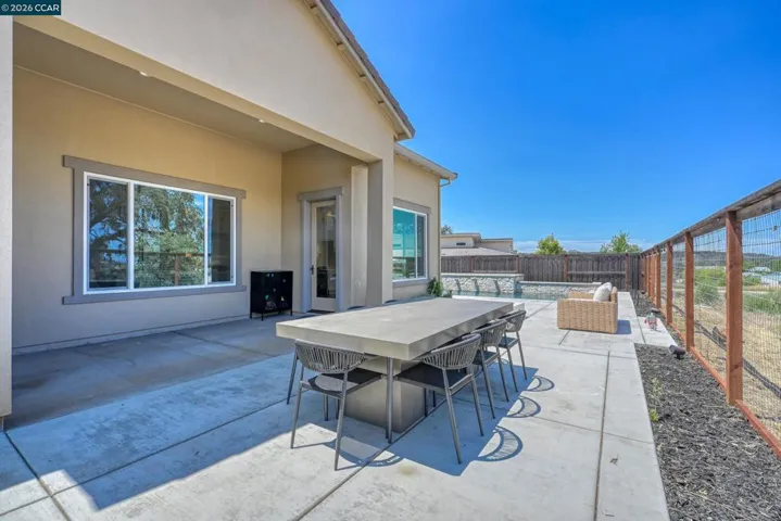 1023 Bridger Dr, Rescue, California 95672