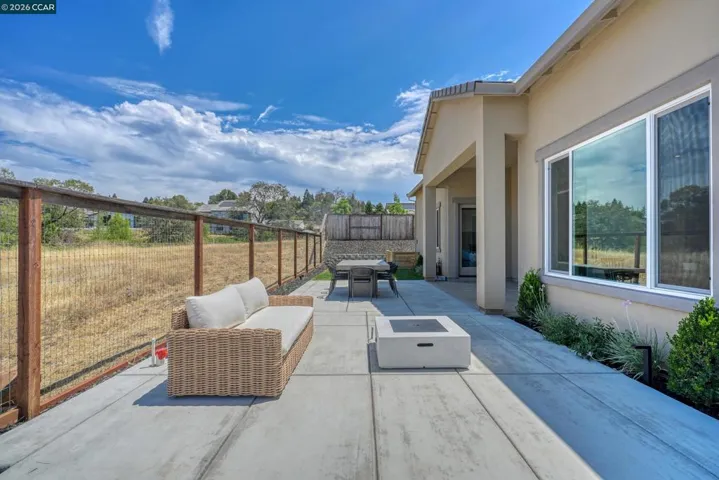 1023 Bridger Dr, Rescue, California 95672