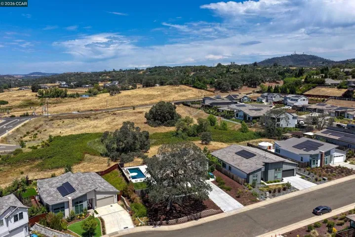 1023 Bridger Dr, Rescue, California 95672