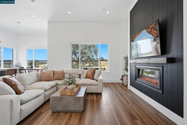 1023 Bridger Dr, Rescue, California 95672
