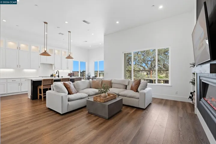 1023 Bridger Dr, Rescue, California 95672