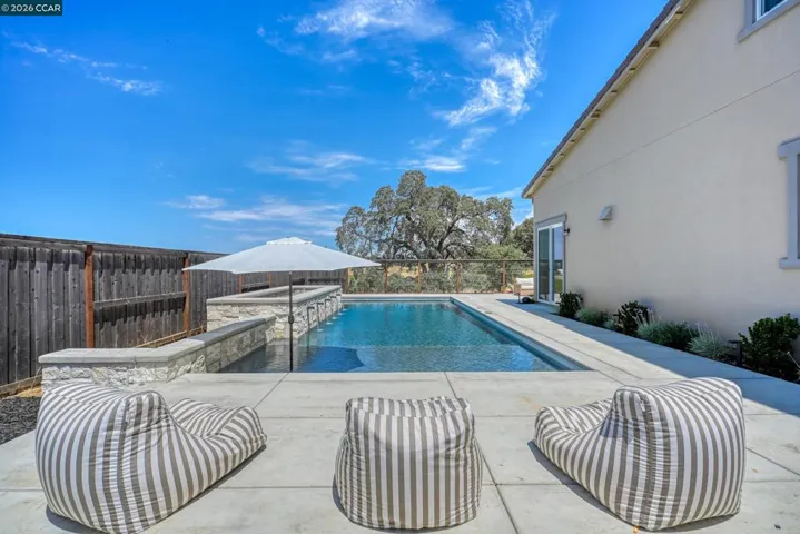 1023 Bridger Dr, Rescue, California 95672