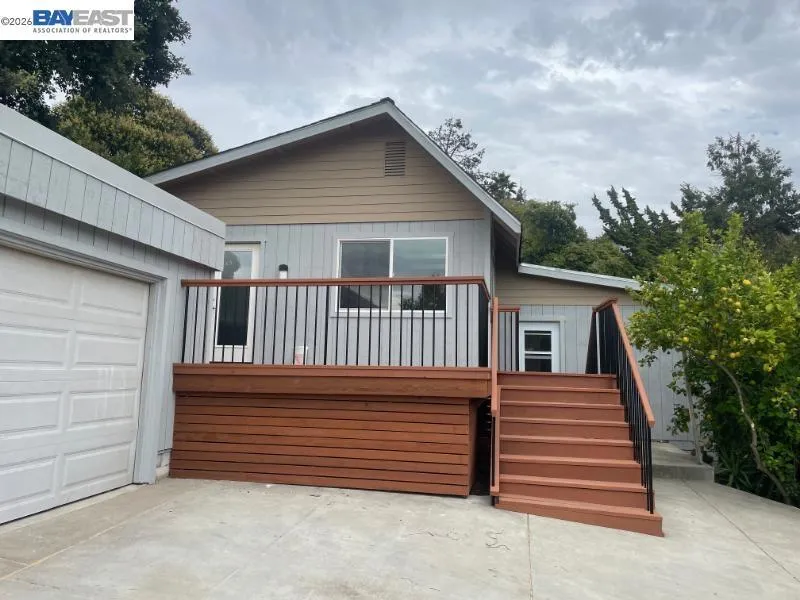114 Baxter St