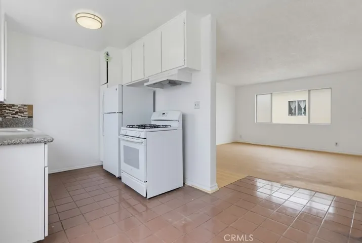 Unit 4 - Enjoy a meal & Talk with family and friends in the Living Room