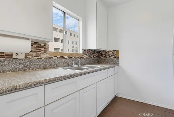 Unit 4 - Newer Kitchen Countertops