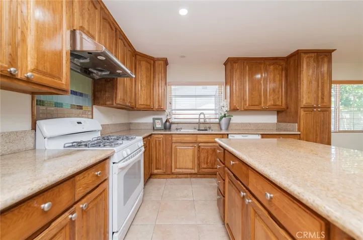 545 E Spruce Street, Ontario, California 91761