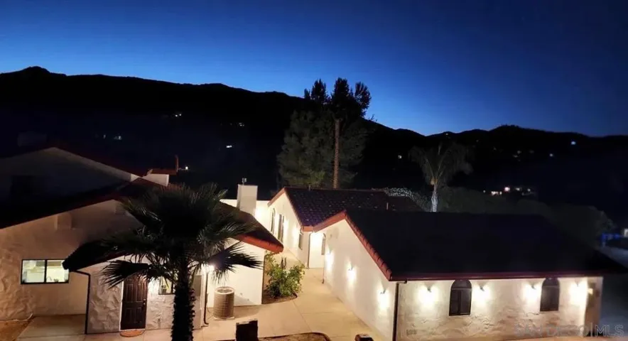 5827 Stallion Oaks Rd, El Cajon, California 92019