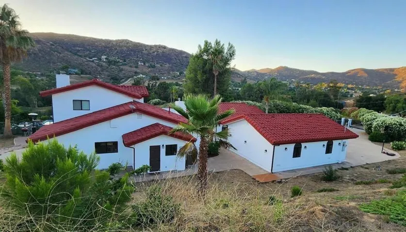 5827 Stallion Oaks Rd, El Cajon, California 92019
