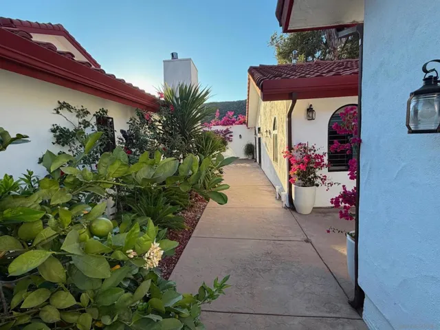 5827 Stallion Oaks Rd, El Cajon, California 92019