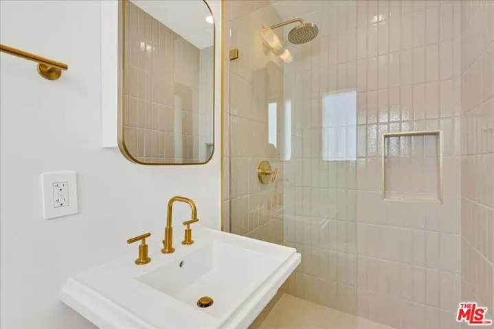 210 S Hamilton Drive 04, Beverly Hills, California 90211