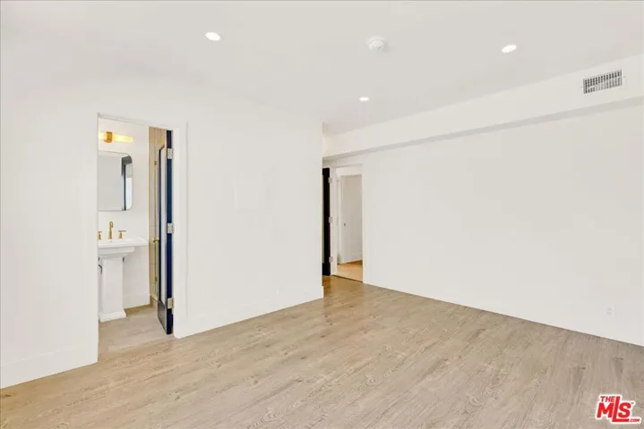 210 S Hamilton Drive 04, Beverly Hills, California 90211