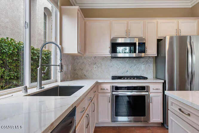 11805 Catania Ct Moorpark CA-small-019-0