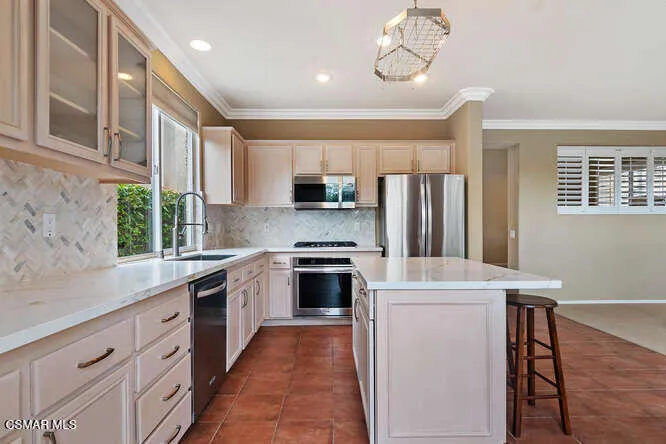 11805 Catania Ct Moorpark CA-small-017-0