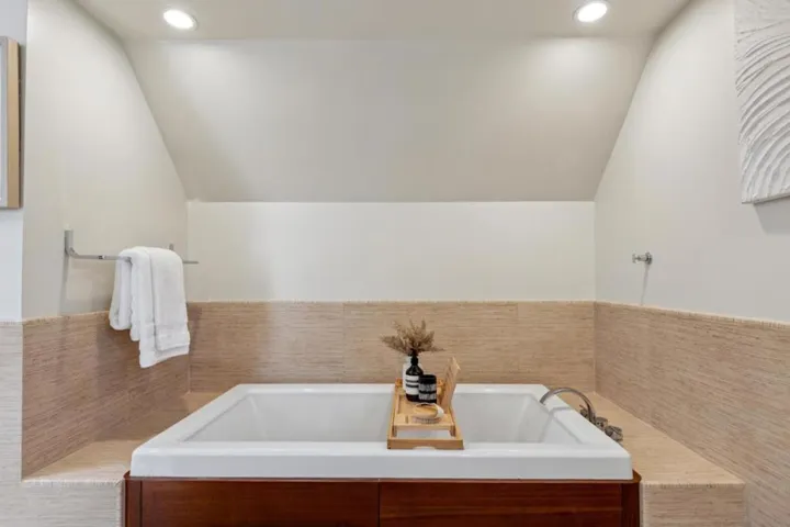 20210 La Paloma Avenue, Saratoga, California 95070