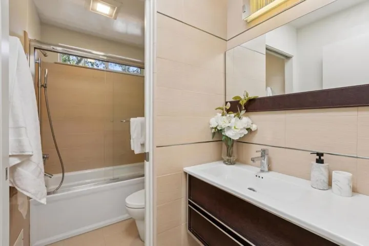 20210 La Paloma Avenue, Saratoga, California 95070