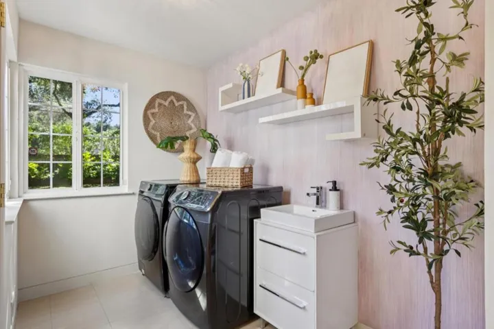 20210 La Paloma Avenue, Saratoga, California 95070