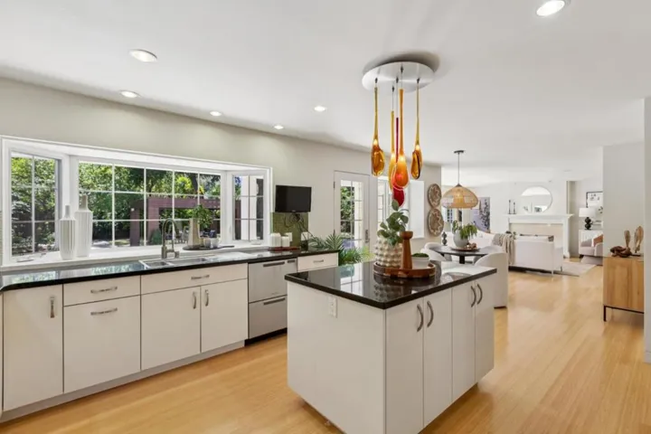 20210 La Paloma Avenue, Saratoga, California 95070