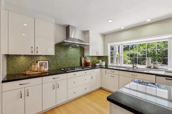 20210 La Paloma Avenue, Saratoga, California 95070