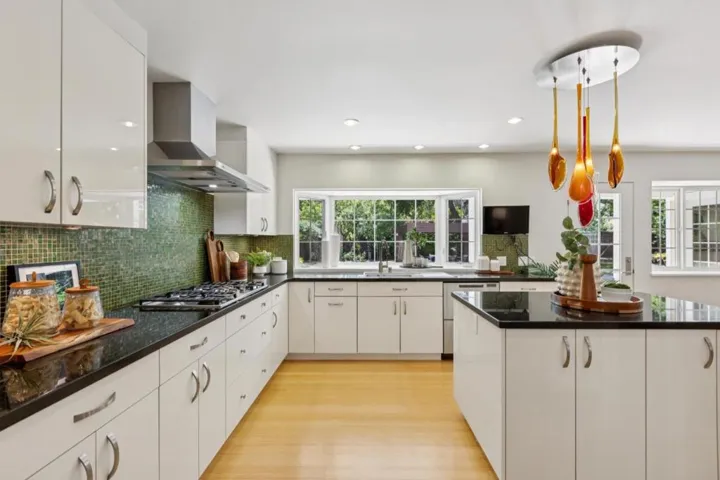 20210 La Paloma Avenue, Saratoga, California 95070