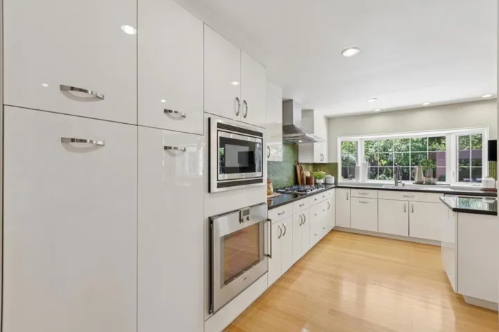 20210 La Paloma Avenue, Saratoga, California 95070