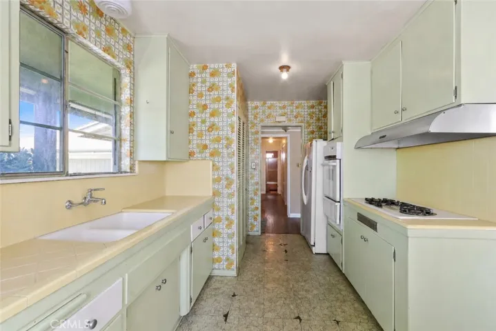 14751 San Esteban, La Mirada, California 90638