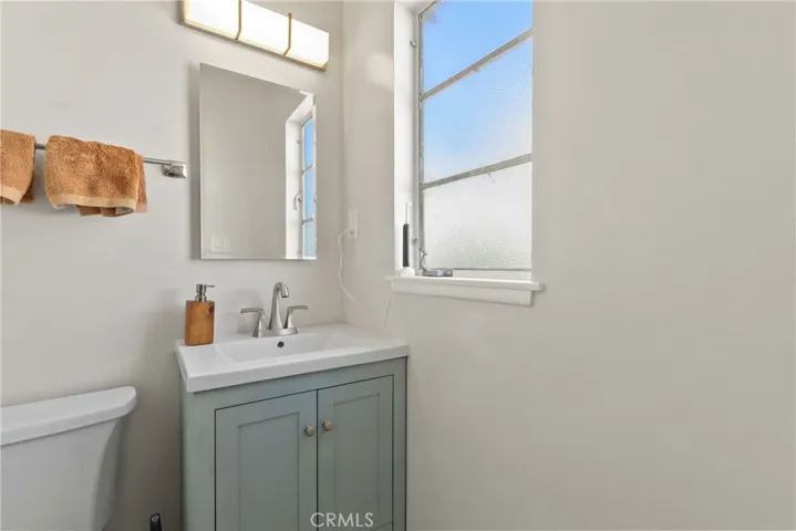 bath 2 in bedroom