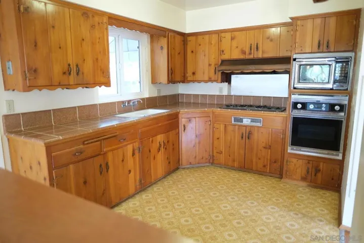 1101 Cresthill Pl, El Cajon, California 92021