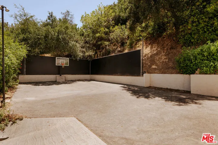 3001 Passmore Drive, Los Angeles, California 90068