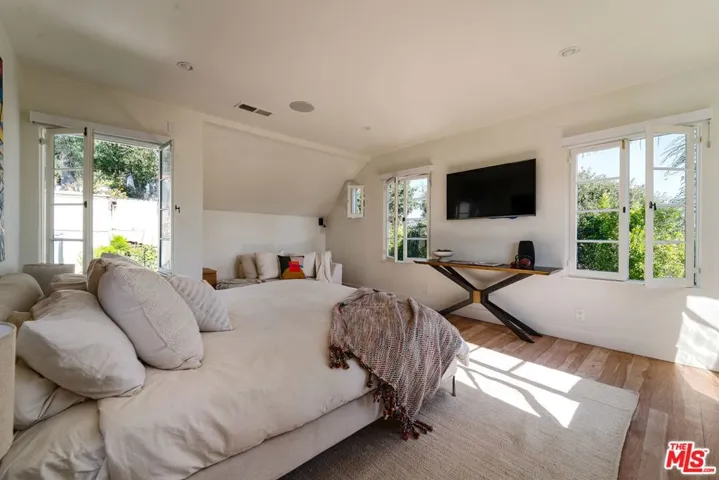 3001 Passmore Drive, Los Angeles, California 90068