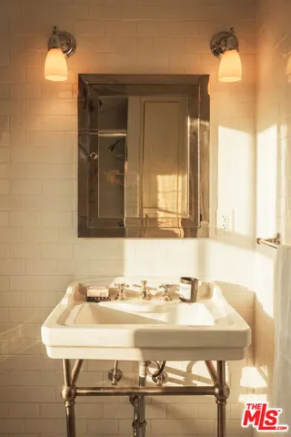 3001 Passmore Drive, Los Angeles, California 90068