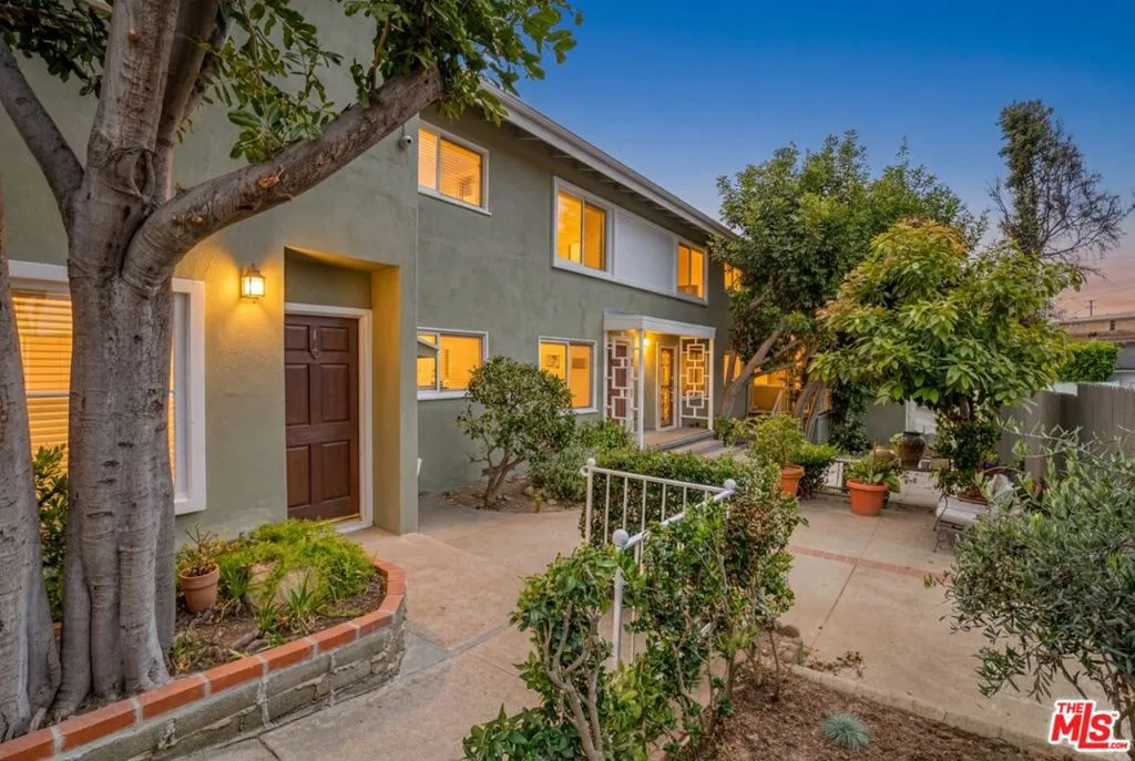 16144 W Sunset Blvd