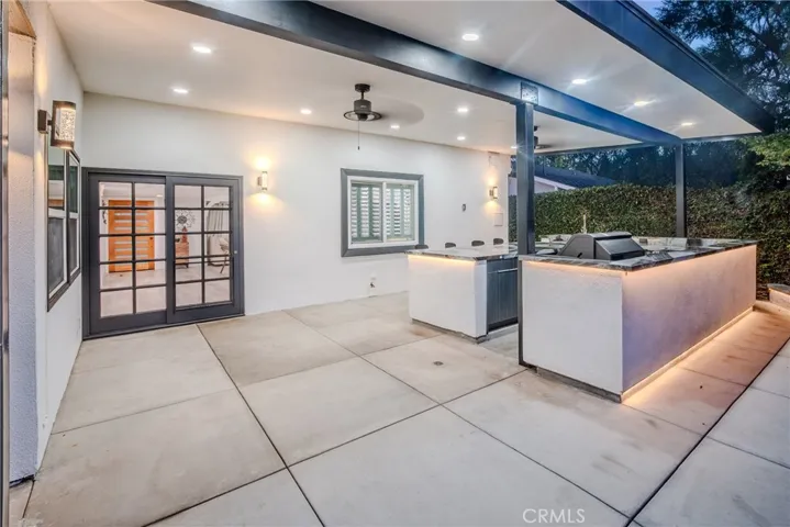 Patio - Rear to Front