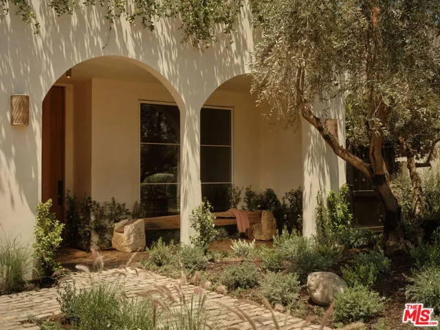 411 N Bowling Green Way, Los Angeles, California 90049