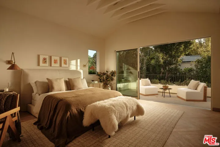 411 N Bowling Green Way, Los Angeles, California 90049