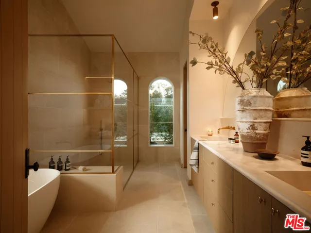 411 N Bowling Green Way, Los Angeles, California 90049