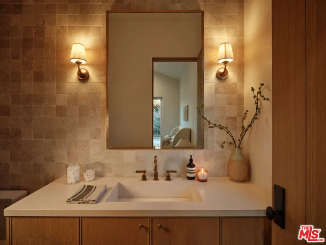 411 N Bowling Green Way, Los Angeles, California 90049